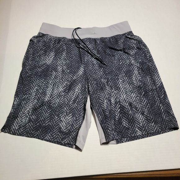 Lululemon Athletic Shorts w/Draw Strings - Size Large - Picture 1 of 5